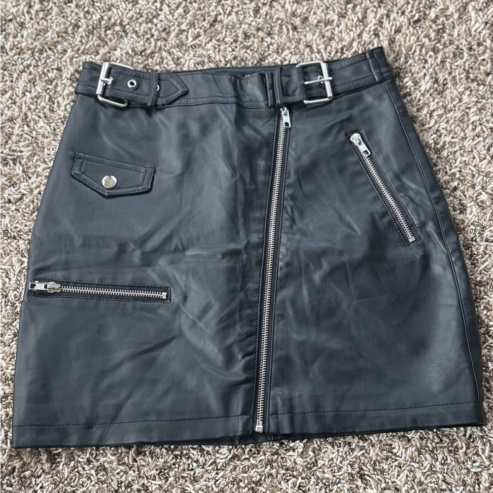 FAUX LEATHER MINI SKIRT